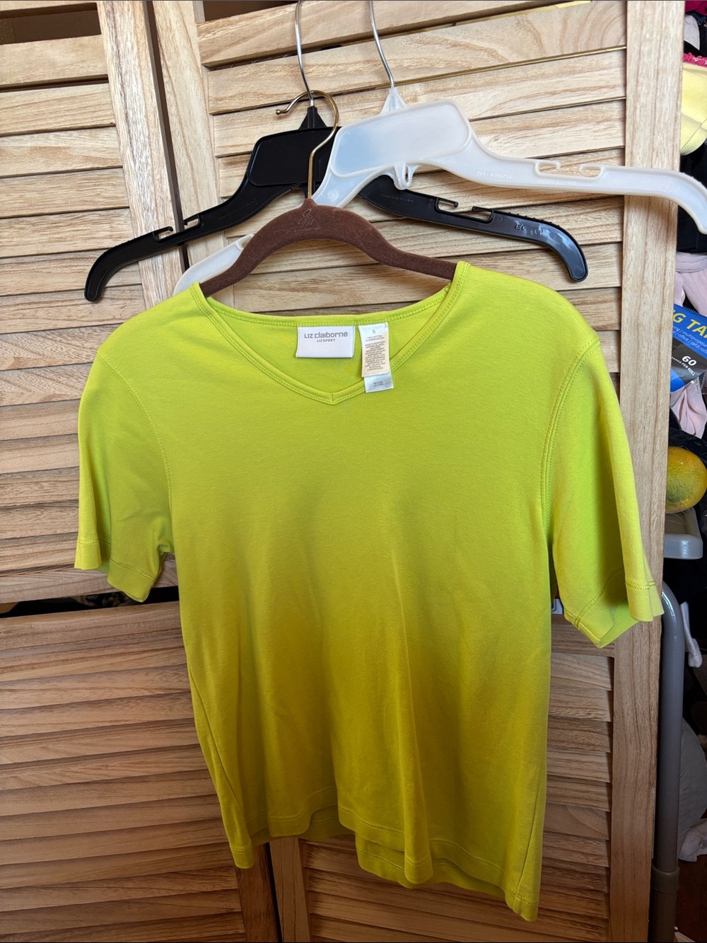 Liz Claiborne Neon Lime Short Sleeve V‑Neck Tee Small